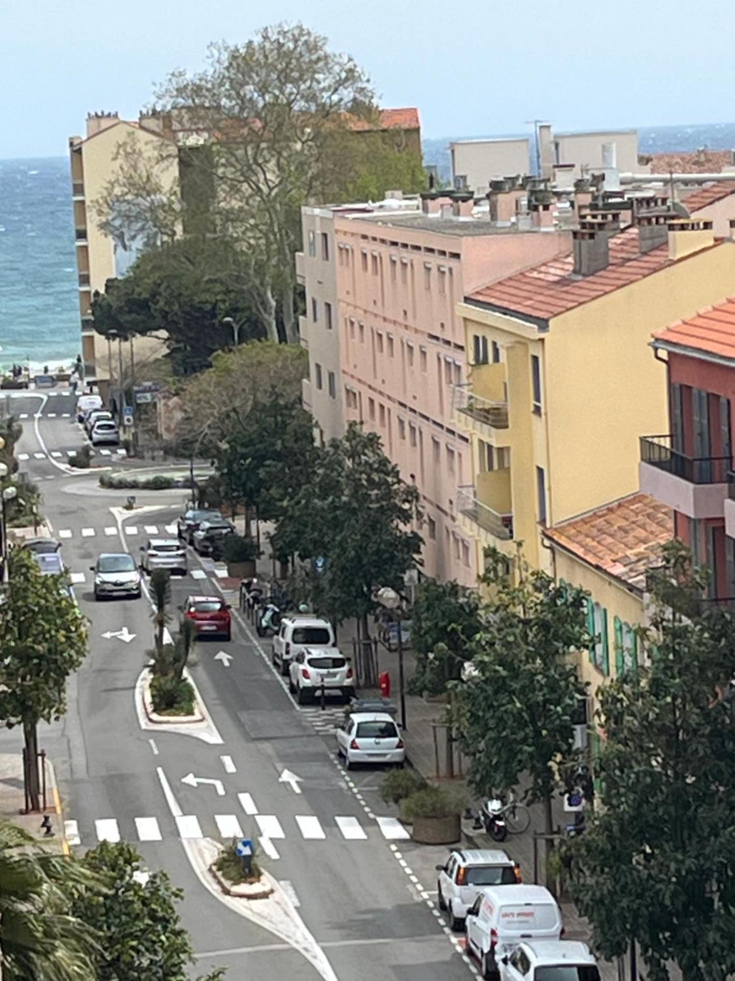Joli Apartemo O Centro Le Lavandou Exterior photo